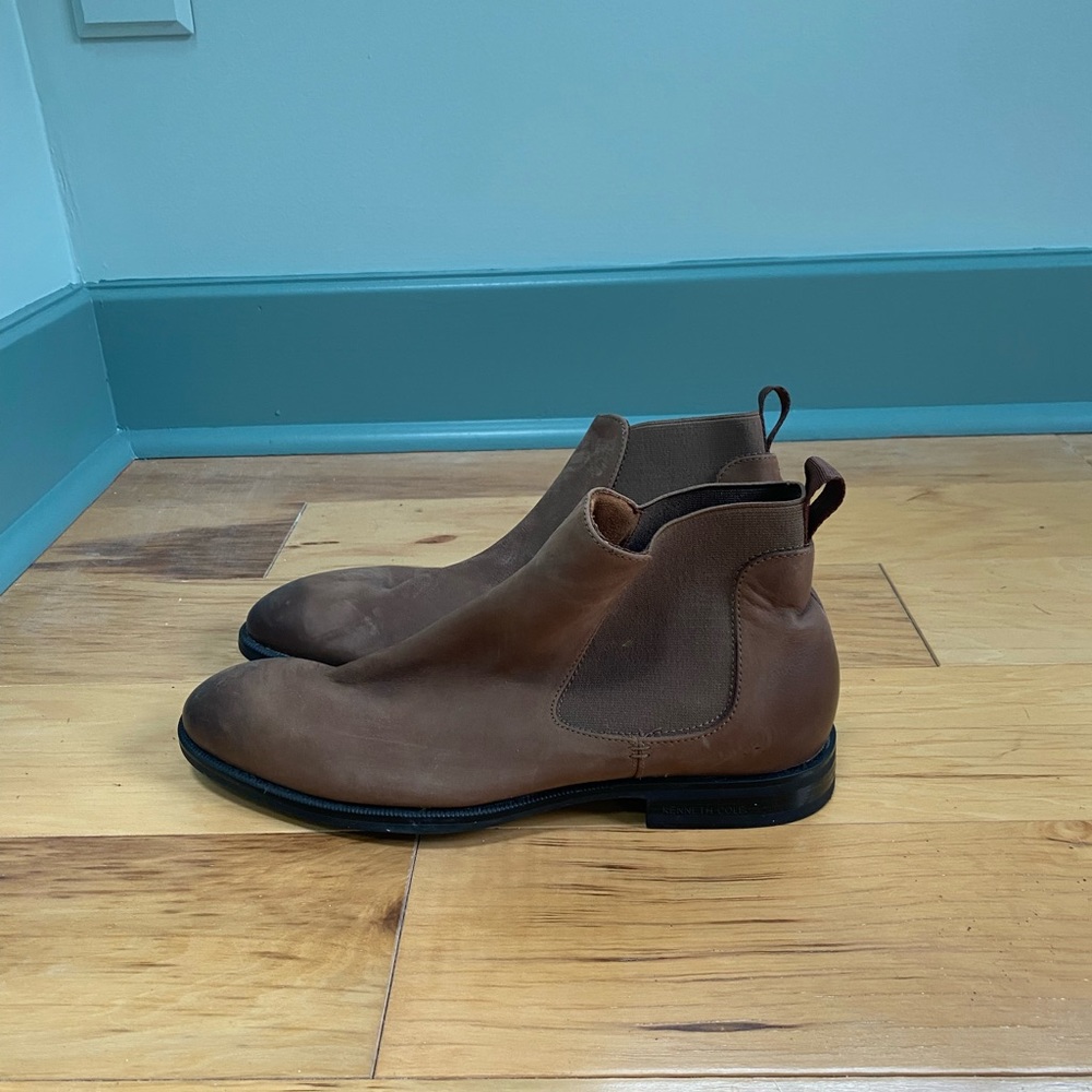 Kenneth Cole brown chelsea boot size 9